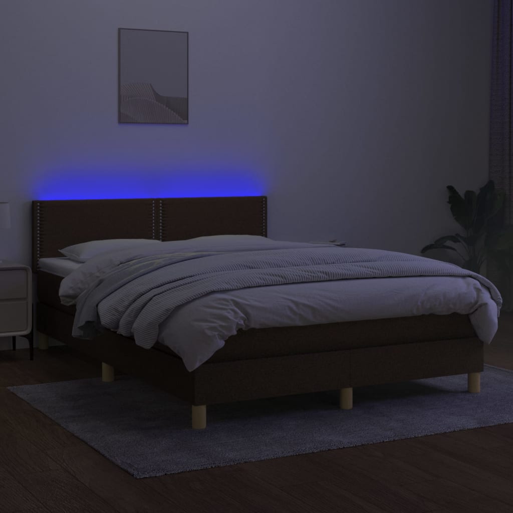 Letto a Molle Materasso e LED MarroneScuro 140x190cm in Tessuto 3133632