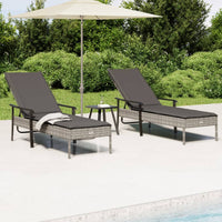 Lettini Prendisole 2pz con Tavolino e Cuscini Polyrattan Grigio 362808