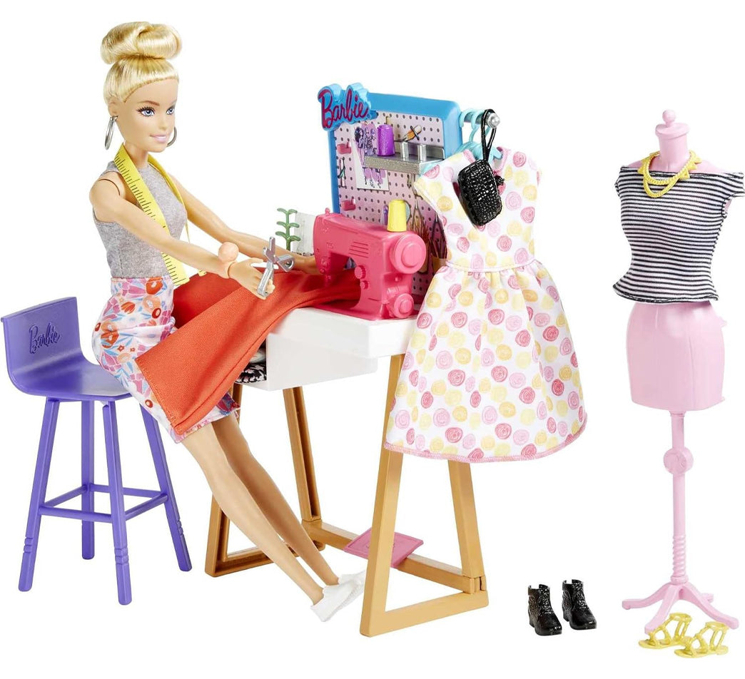 Barbie Playset Atelier con Bambola Stilista Outfit Moda Kit Cucito Idea Regalo