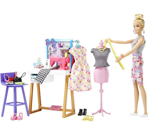 Barbie Playset Atelier con Bambola Stilista Outfit Moda Kit Cucito Idea Regalo