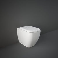 Vaso WC a Pavimento Filo Parete Rak Metropolitan In Ceramica Sedile con Coperchio Originale