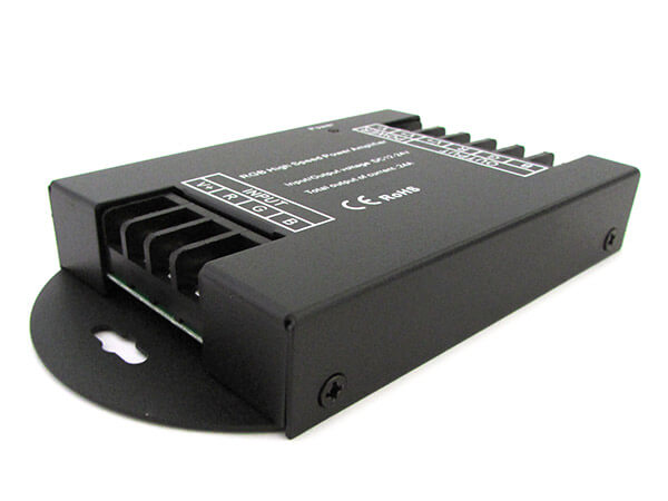 Amplificatore Segnale PWM Alta Velocita Per Striscia Led RGB e Mono Colore 12V 24V 3X8A AP100