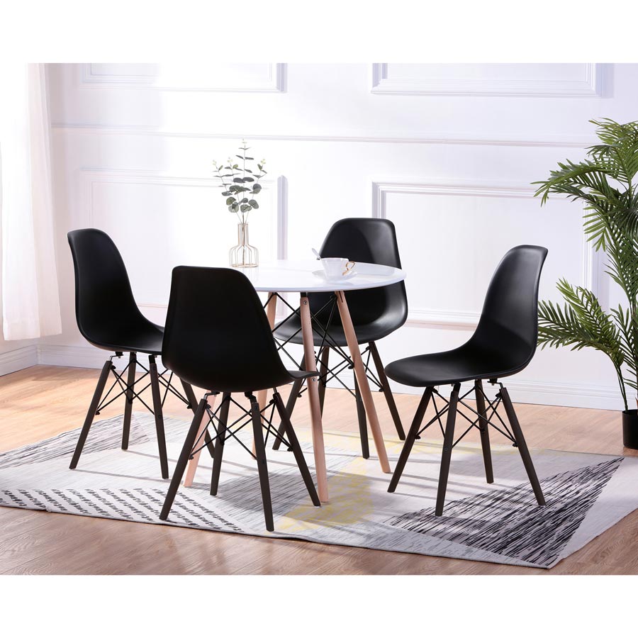 Set 4 sedie scandinave con gambe in legno total black modello Ester