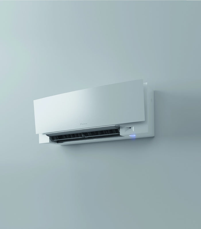 Climatizzatore Condizionatore Daikin Bluevolution Dual Split Inverter serie EMURA WHITE III 7+12 con 2MXM40A R-32 Wi-Fi Integrato 7000+12000 Colore Bianco Opaco Garanzia Italiana