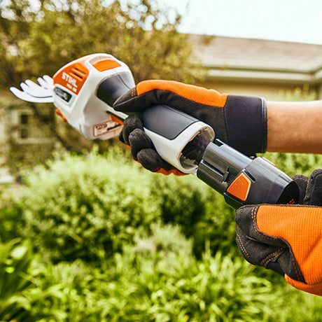 Stihl Rifinitore a batteria HSA26 set con batteria AS 2 e caricatore AL 1 con valigetta