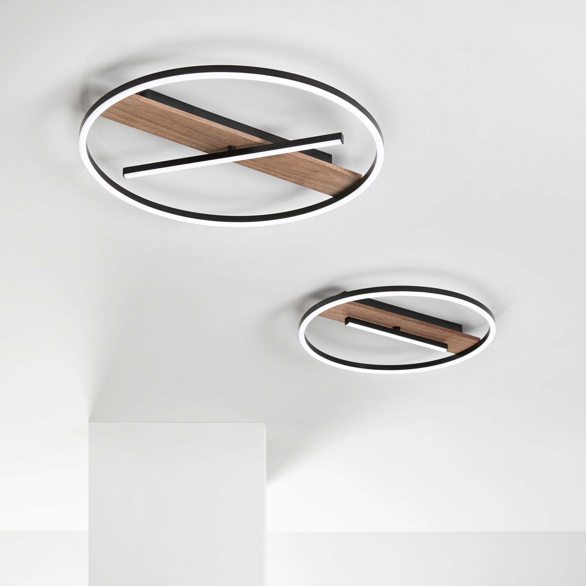 Plafoniera LED AZIMUTH in legno e metallo nero 36W con interruttore CCT 50 cm.