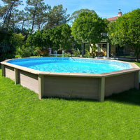 Kit Piscina Cemento Effetto Legno Naturalis Decagono Allungato 7,75 X 4,72 X H 1,40 M Con Filtrazione A Sabbia E Locale Tecnico