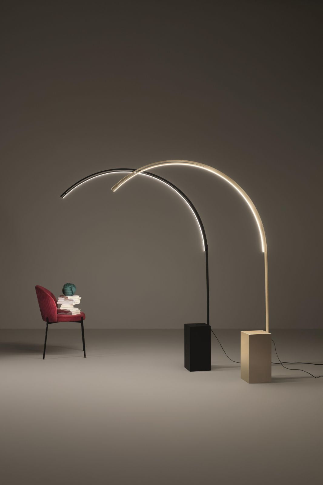 LAMPADA DA TERRA LED AD ARCO BIBLO PT.BIBLO-ORO DORATO