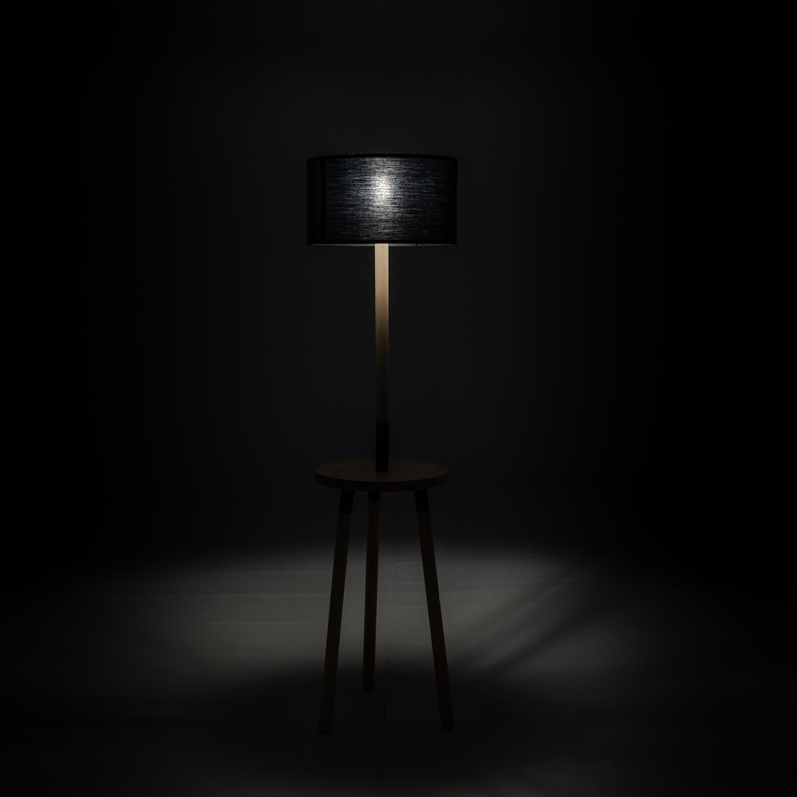 Lampada da Terra 40x40xH135 cm in Tessuto e Legno Acrux Nero