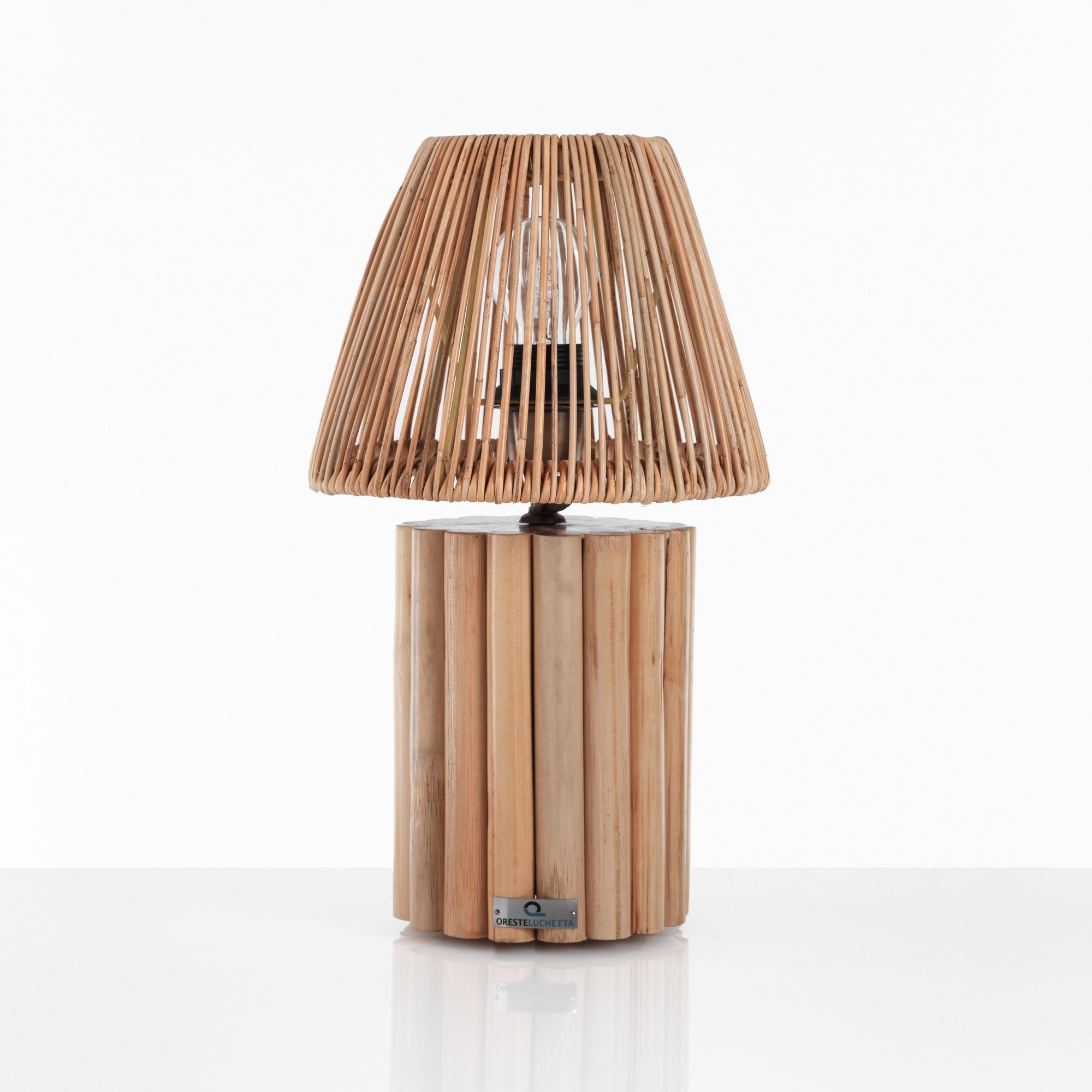 Lampada da tavolo in rattan beige