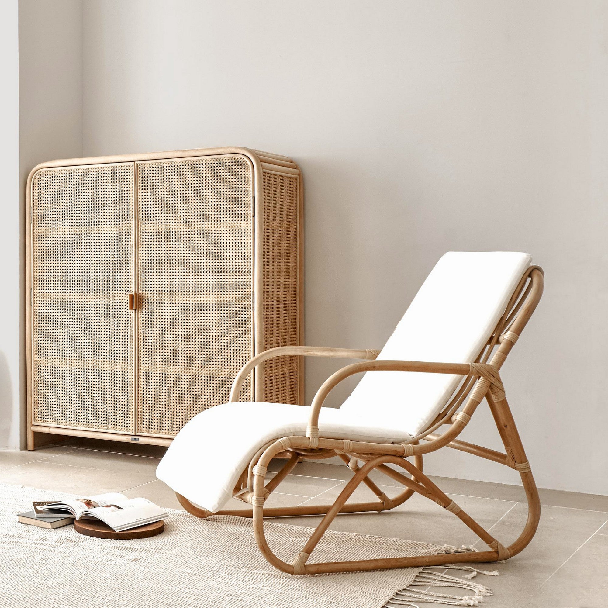 Poltroncina in rattan colore naturale con cuscino per esterno