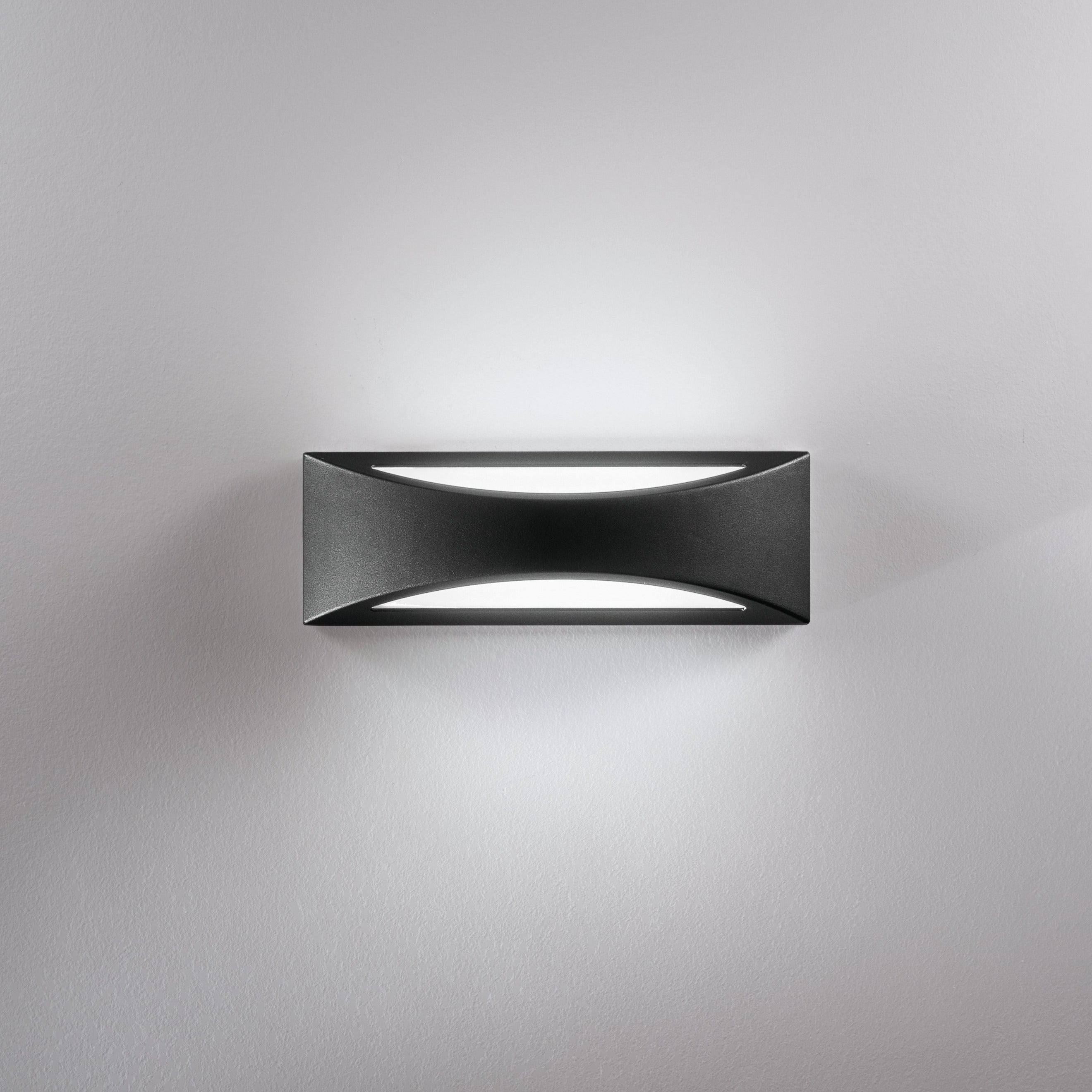 Applique da esterno LED WEISS in alluminio nero con luce calda e naturale