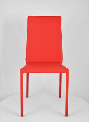 Sedia impilabile Julia Tommychairs, struttura in acciaio imbottita e rivestita in finta pelle colore rosso