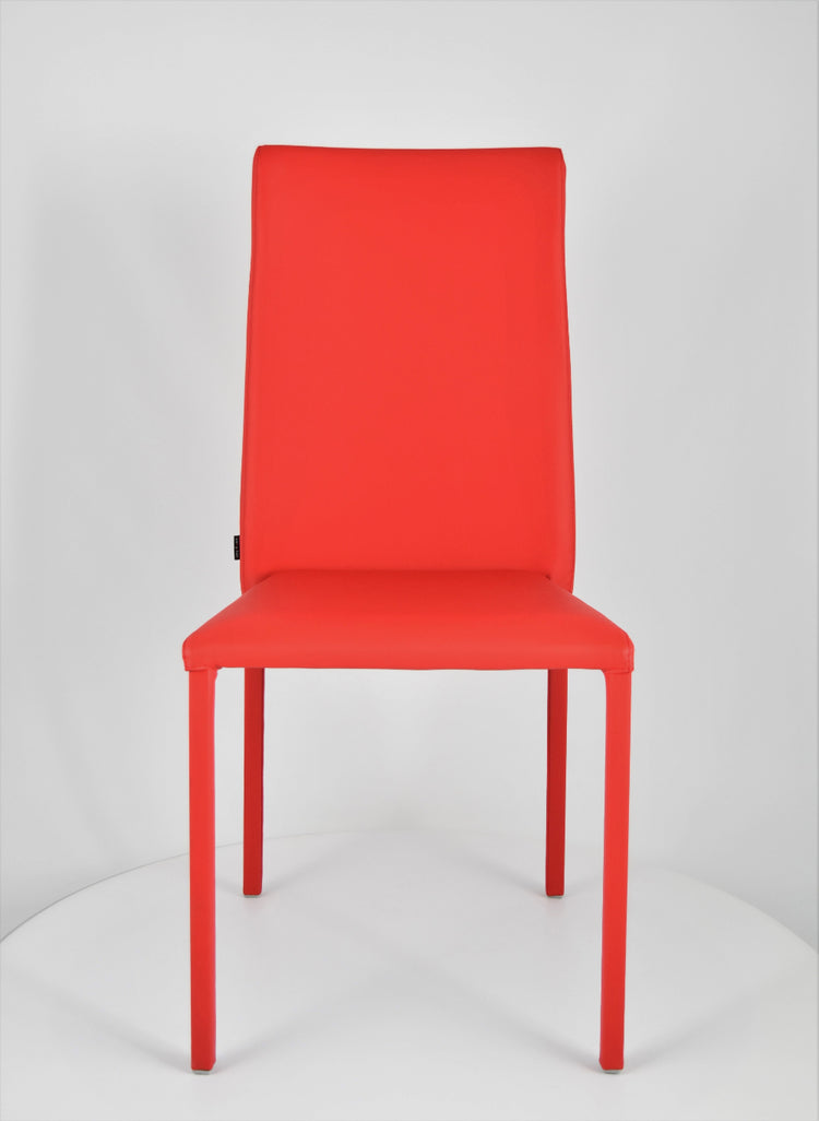 Sedia impilabile Julia Tommychairs, struttura in acciaio imbottita e rivestita in finta pelle colore rosso