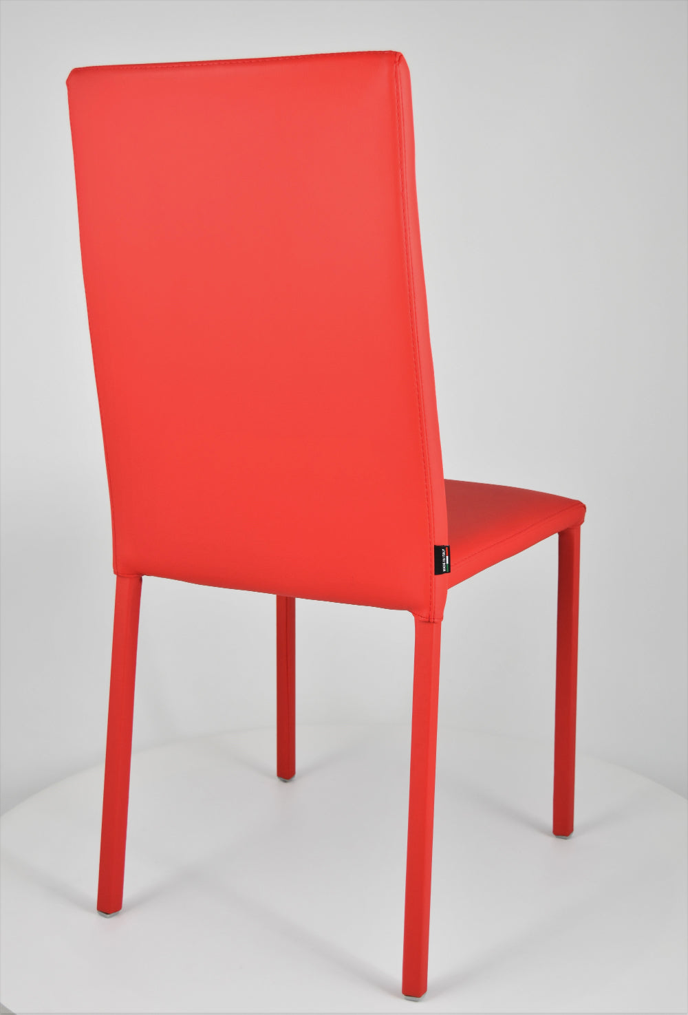 Sedia impilabile Julia Tommychairs, struttura in acciaio imbottita e rivestita in finta pelle colore rosso