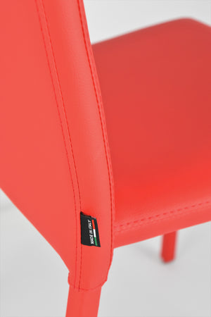 Sedia impilabile Julia Tommychairs, struttura in acciaio imbottita e rivestita in finta pelle colore rosso