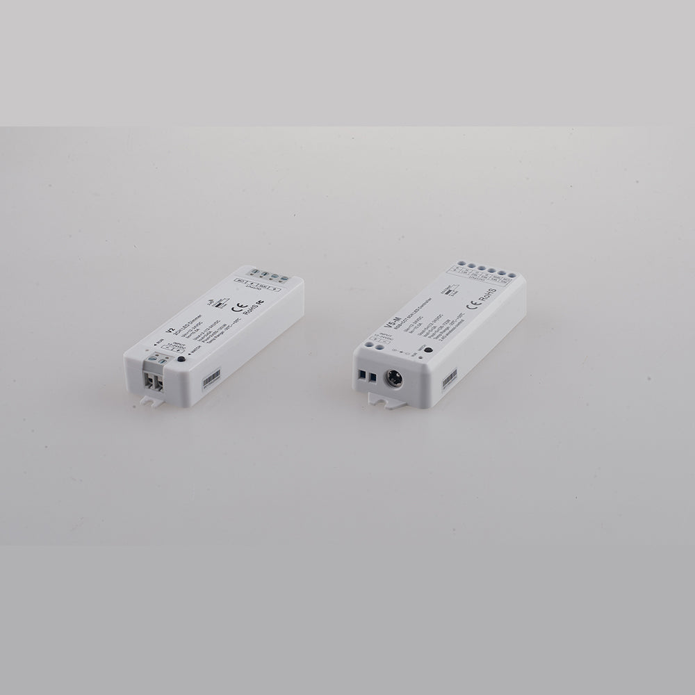 Ricevitore RF 2.4G input: .5A 12-24V output: 2ch;5a/ch - 2x(60-120)W 9,7x3,3x1,8 cm.