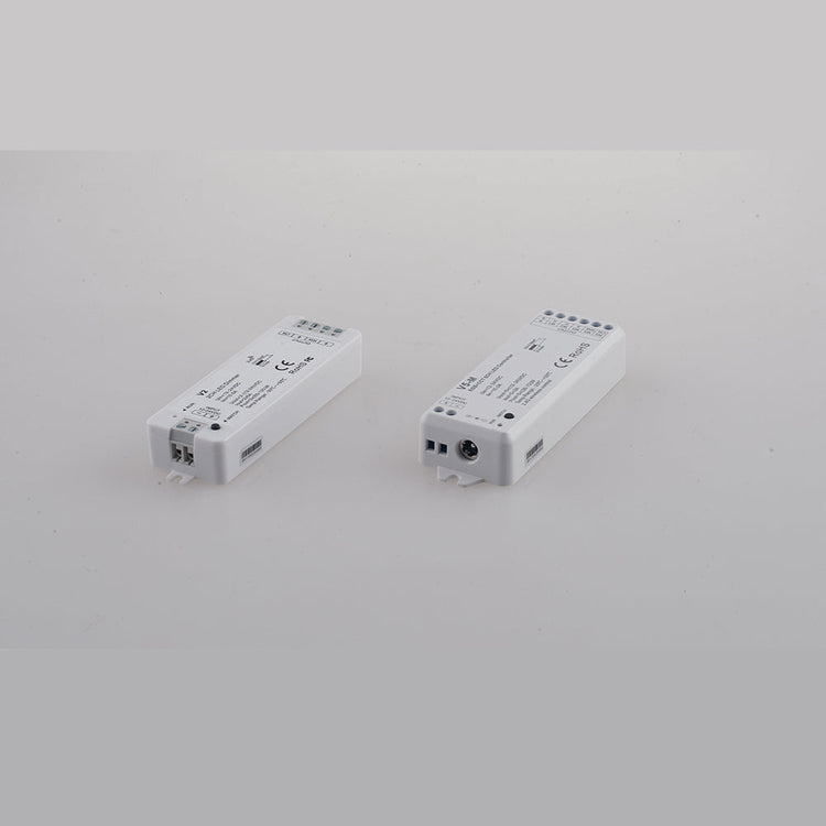 Ricevitore RF 2.4G input: .5A 12-24V output: 2ch;5a/ch - 2x(60-120)W 9,7x3,3x1,8 cm.