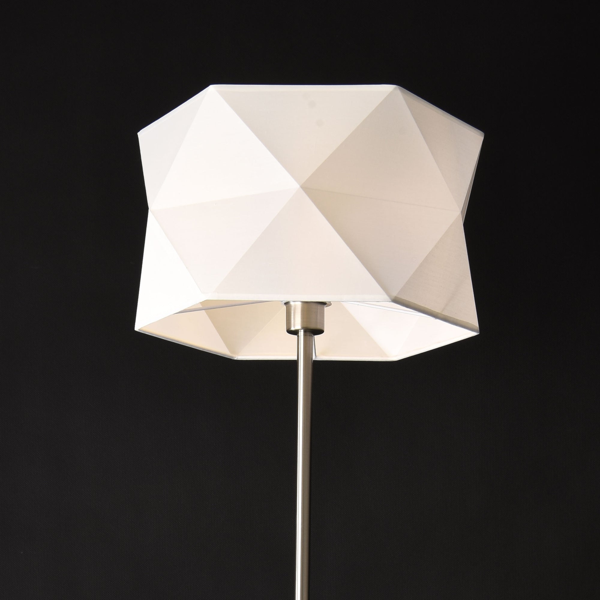 Lampada da Terra Alta 152 cm con Piantana Dritta con Paralume Bianco Cilindrico con Taglio Poligonale Lampada a Stelo in