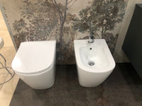 Moon Coppia di Sanitari a Terra Senza Brida con scarico Rimless , wc , Bidet e Coprivaso soft-close , Fissaggi e curva tecnica inclusa 