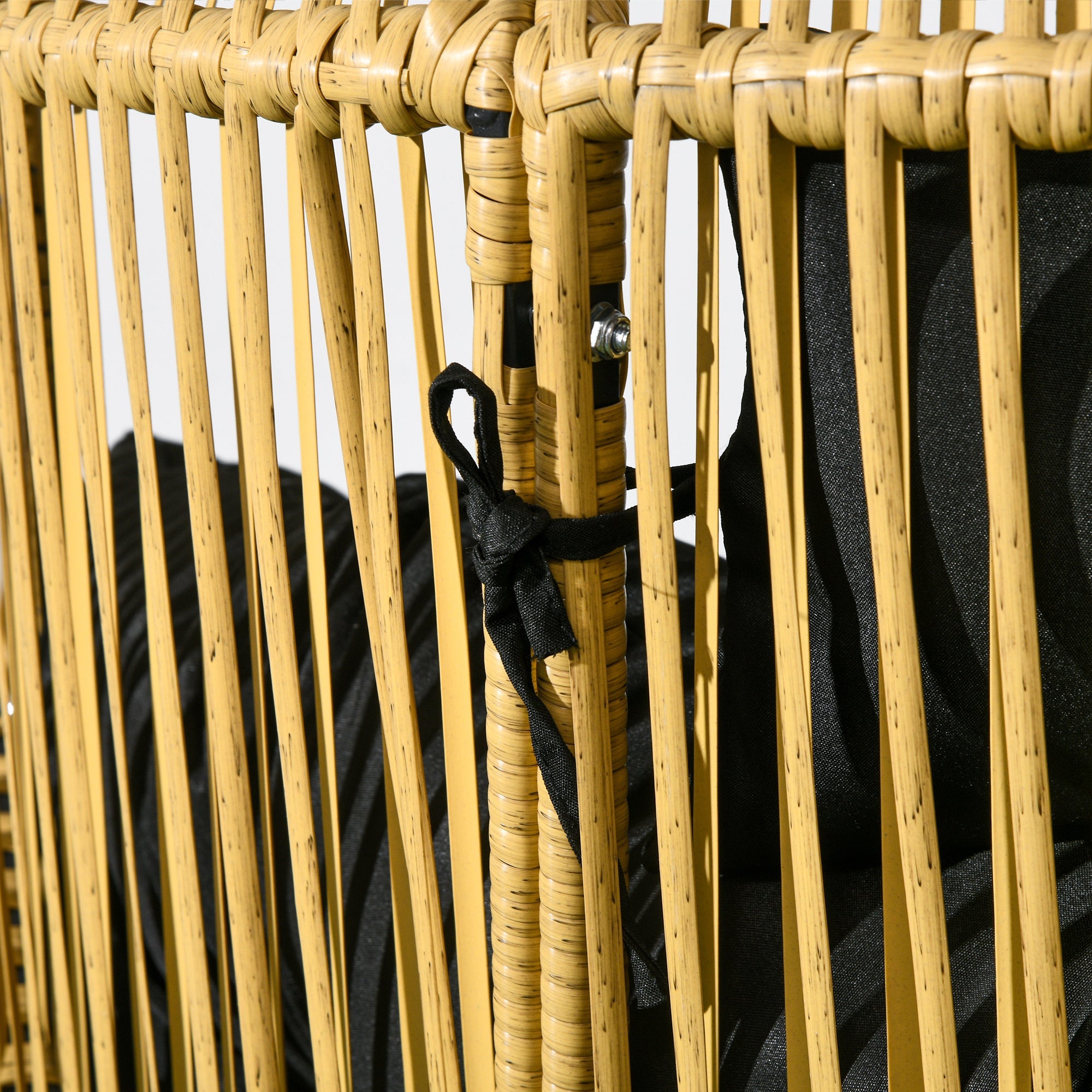 Poltrona da Giardino a Uovo con Poggiatesta e Cuscini per Seduta 89x75x143 cm in Rattan e Acciaio Sabbia e Nero