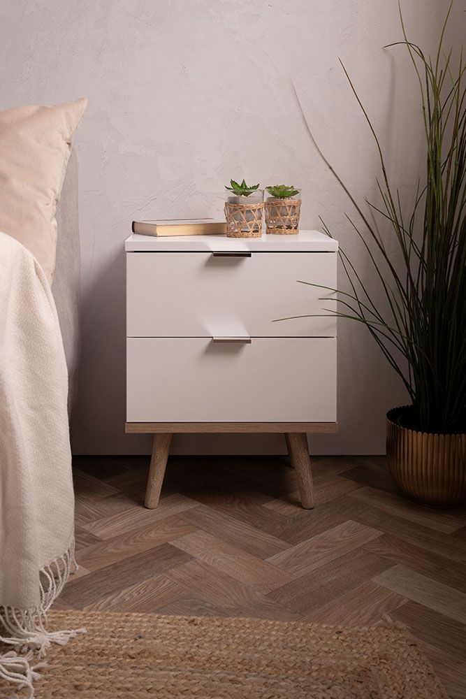 Coppia di Comodini in finitura bianco con piedi in legno, ZFRGOT60