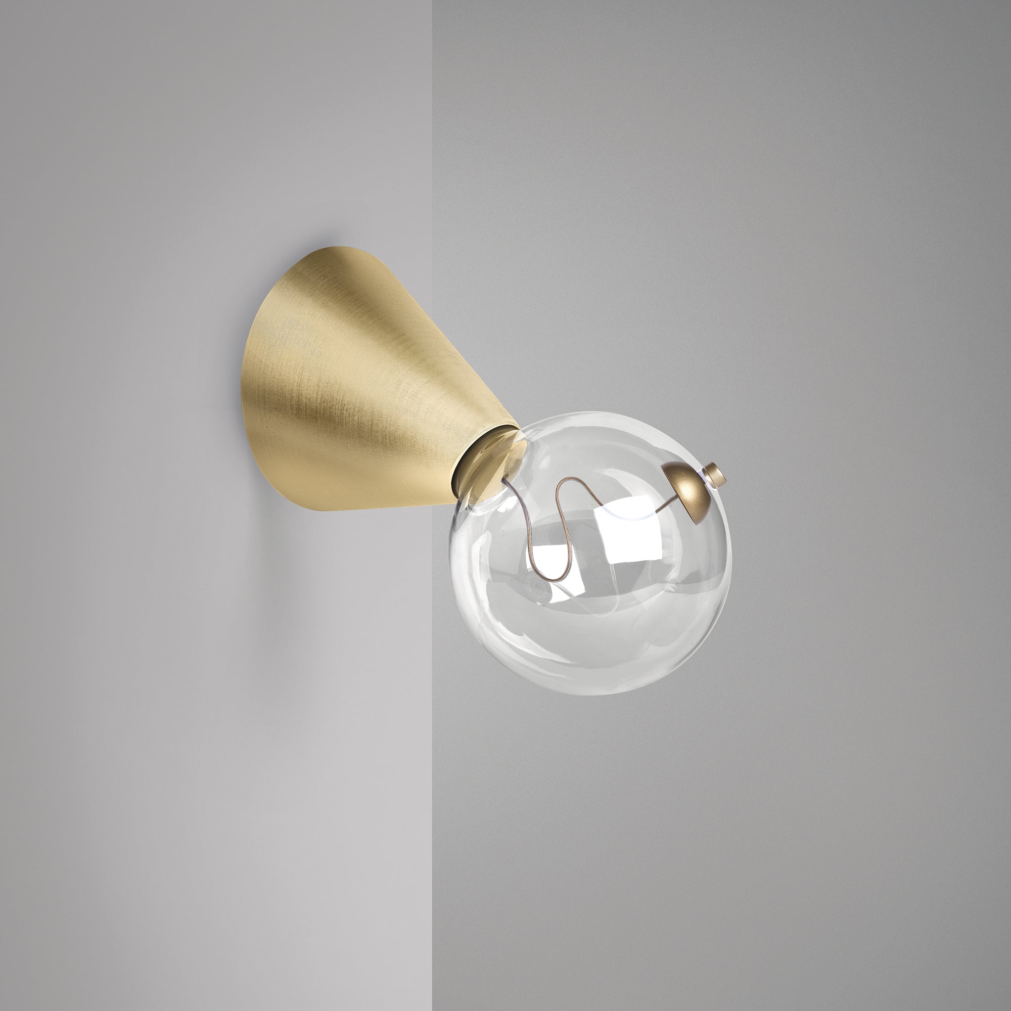 Applique con lampadina innovativa di colore oro