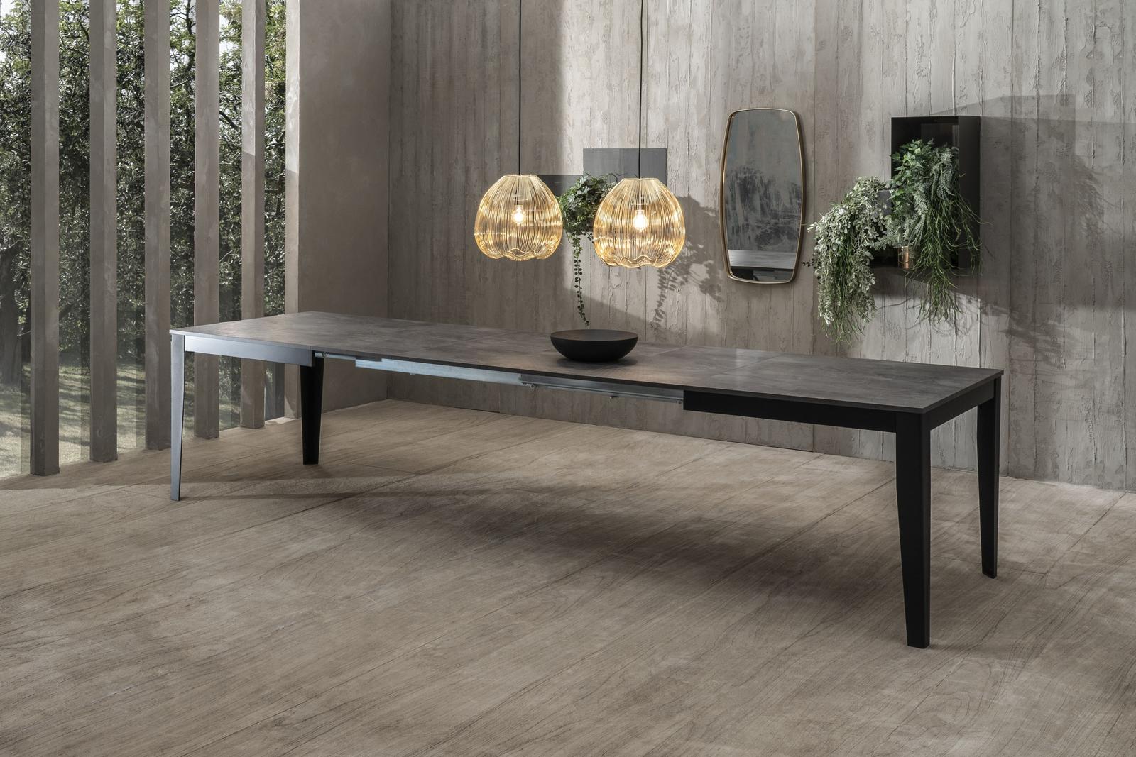 Tavolo allungabile cemento grigio- metallo nero 80 cm x 130- 290 cm H. 76 cm