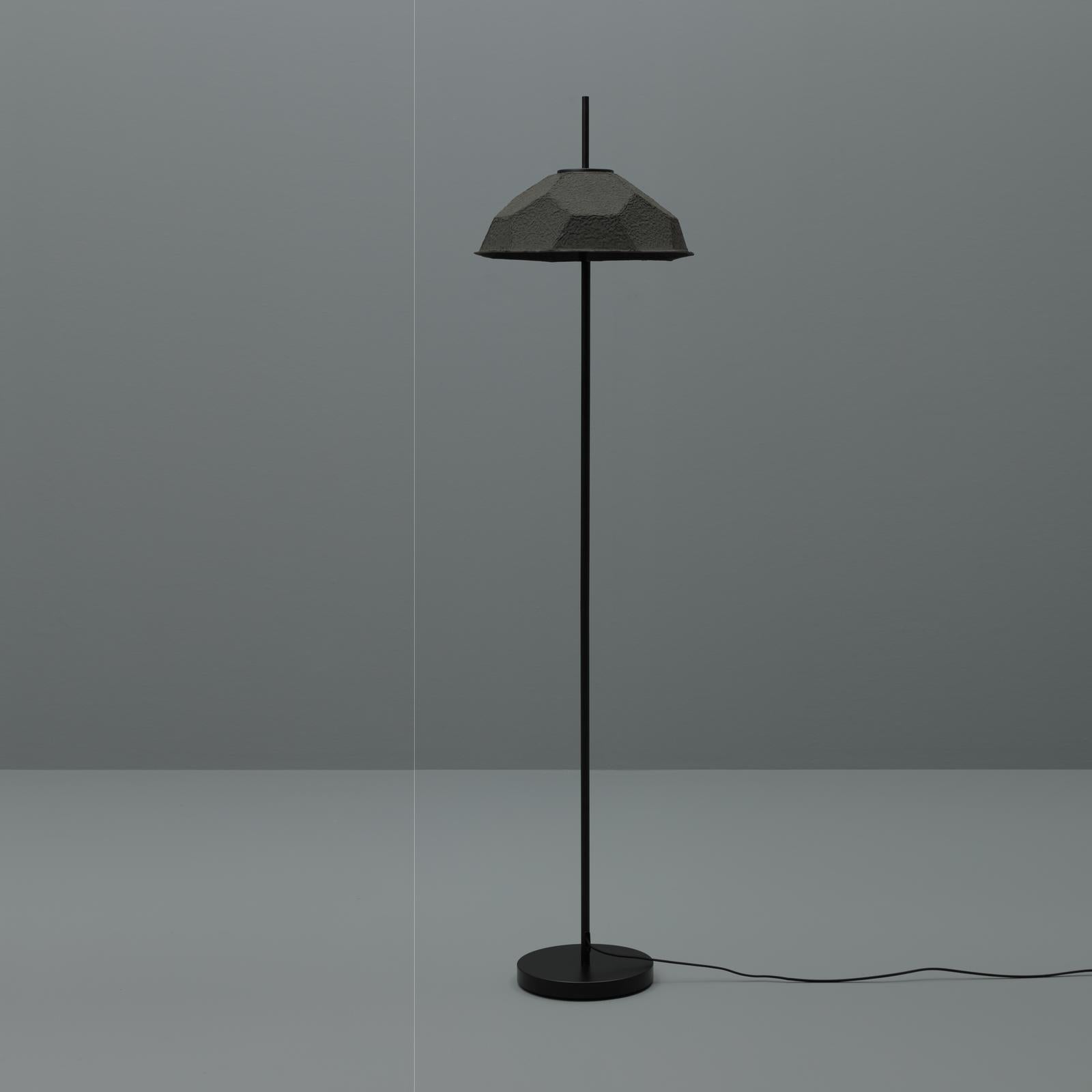 Lampada da terra paralume in cartone riciclato nero D3D3160h cm