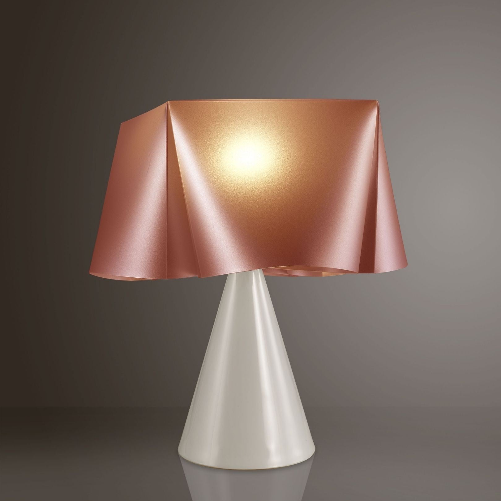 Lampada da Tavolo cono Copper in Plastica Cm. 28 x 32h