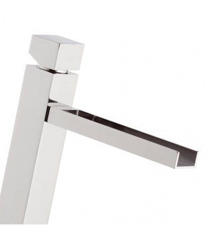 Miscelatore ideale per vasche da pavimento con bocca a cascata. design italiano unico ed elegante cod 77806