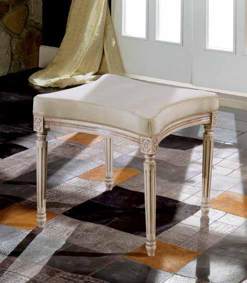 Divanetto/panca imbottita shabby in legno con intagli