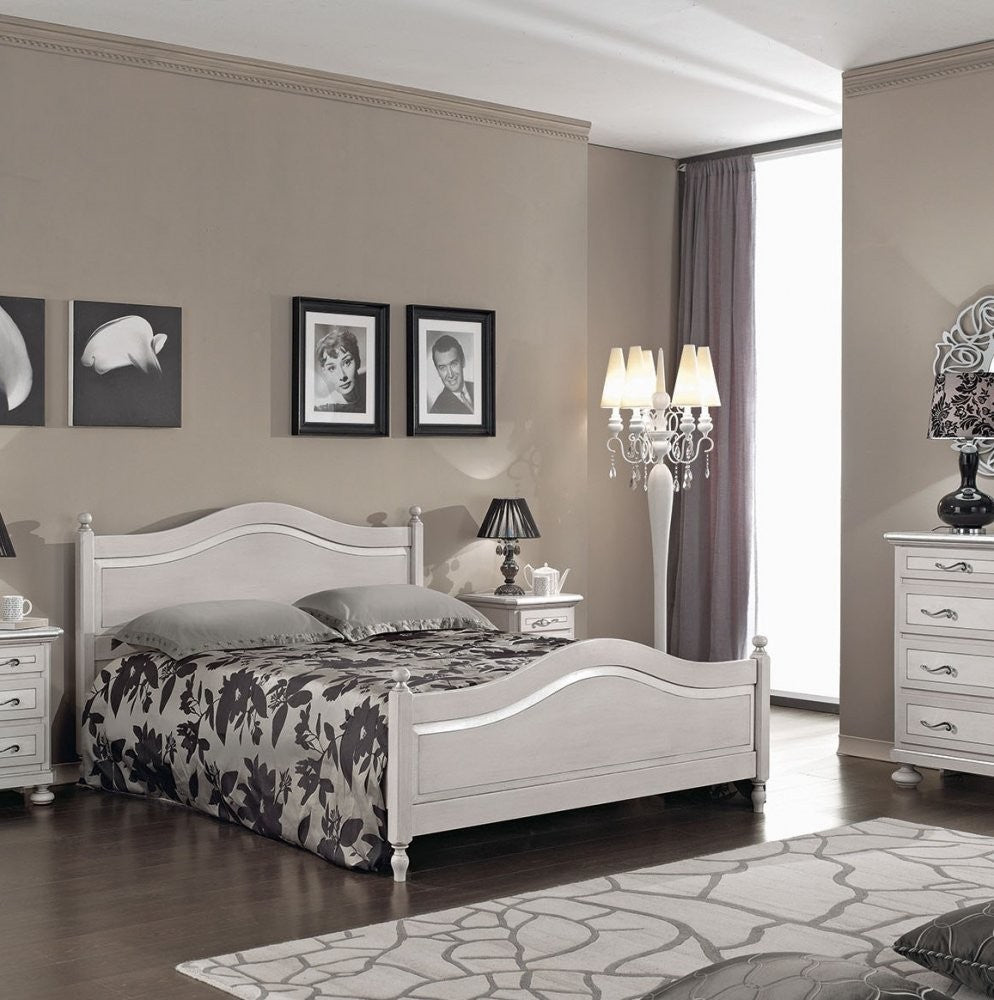 Letto matrimoniale classico in legno bianco opaco