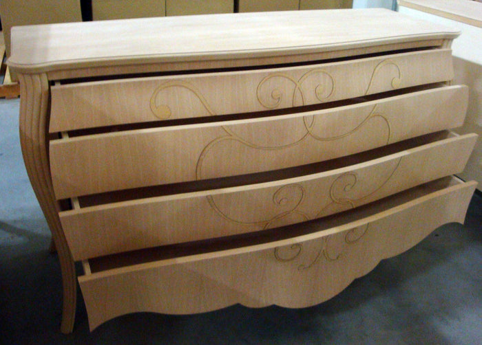 Como' in legno bombato 4 cassetti grezzo l.135 p.60 h.98