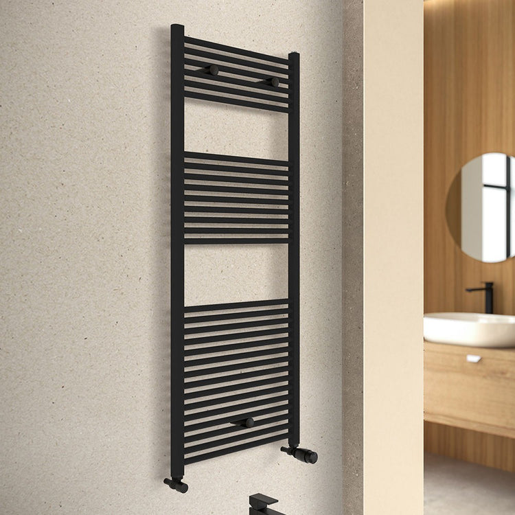 Termoarredo design nero opaco L 50x150 interasse 45 cm con Kit valvole