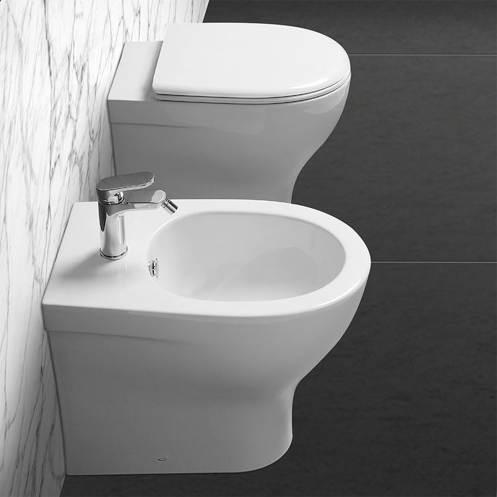 Sanitari filo muro Azzurra serie Pratica con copriwater incluso