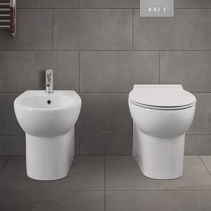 Sanitari filomuro salvaspazio in ceramica bianca con copri wc incluso 