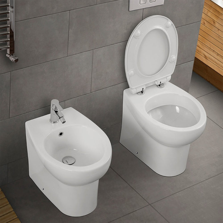 Sanitari filomuro salvaspazio in ceramica bianca con copri wc incluso 