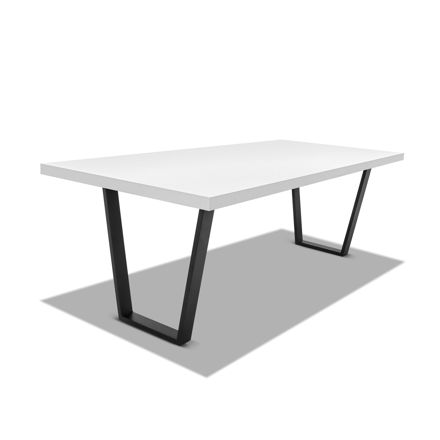 Tavolo da pranzo 160x90cm in legno e metallo con piedi trapezoidali e ripiano in colore legno bianco