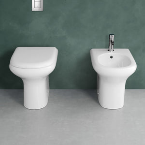 Vaso a terra filo muro serie Compact di Rak in ceramica bianco