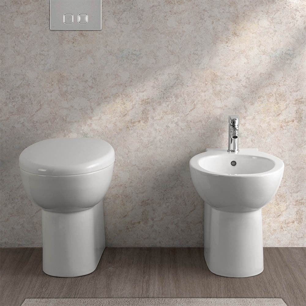 Wc filomuro bianco lucido con brida e scarico universale linea Cipro