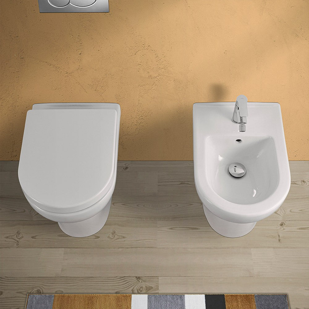 Wc filomuro con brida in ceramica bianca con scarico universale Pestum 