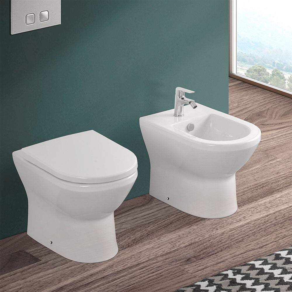 Wc filomuro Rimless in ceramica lucida scarico universale Round 