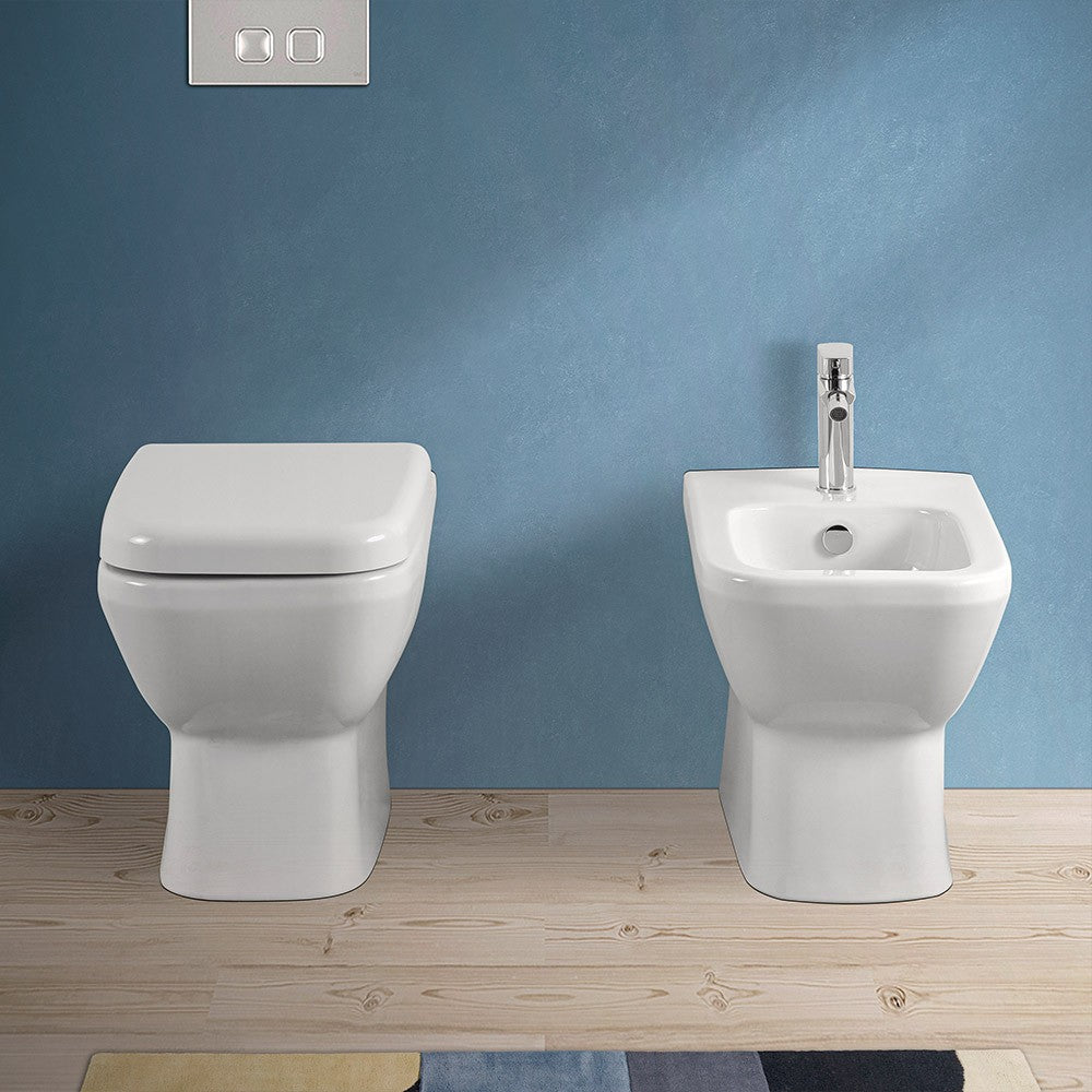 Wc filomuro senza brida in ceramica scarico universale Square 